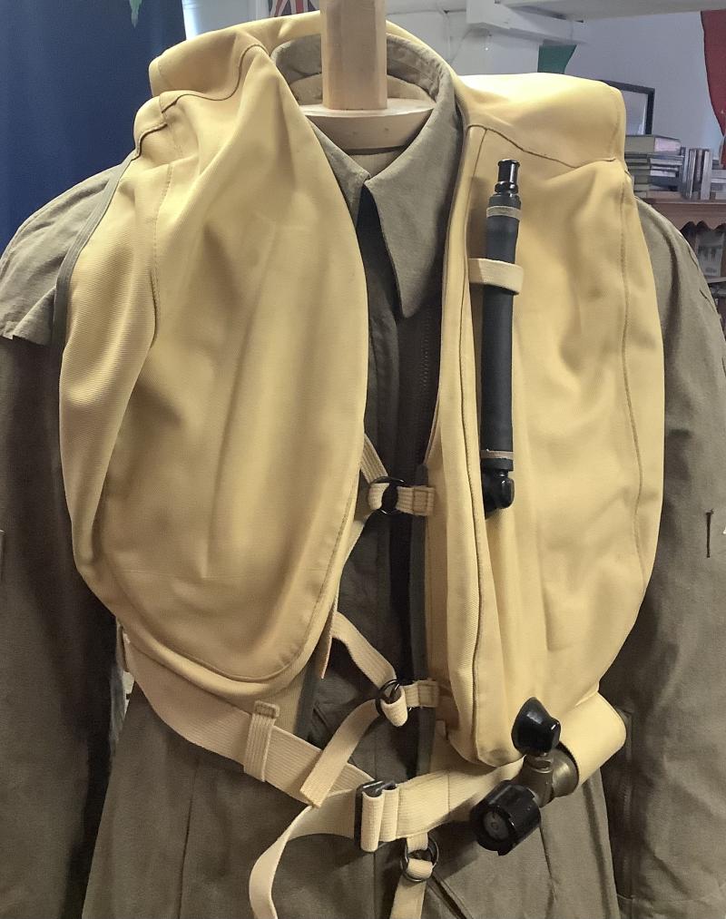 WWII GERMAN LUFTWAFFE SCHWIMMWESTE TYPE 10-30 B2