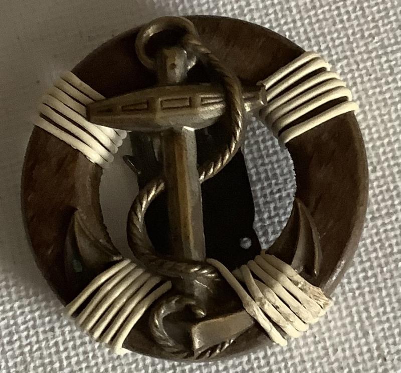 WARTIME BAKELITE SAILORS TIE CLIP PIN