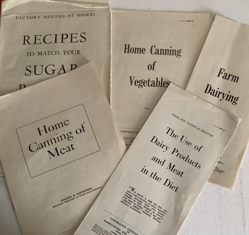 WWII BOOKLETS & LEAFLETS