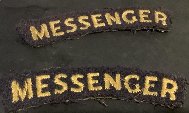 PAIR OF SHOULDER MESSENGER INSIGNIA