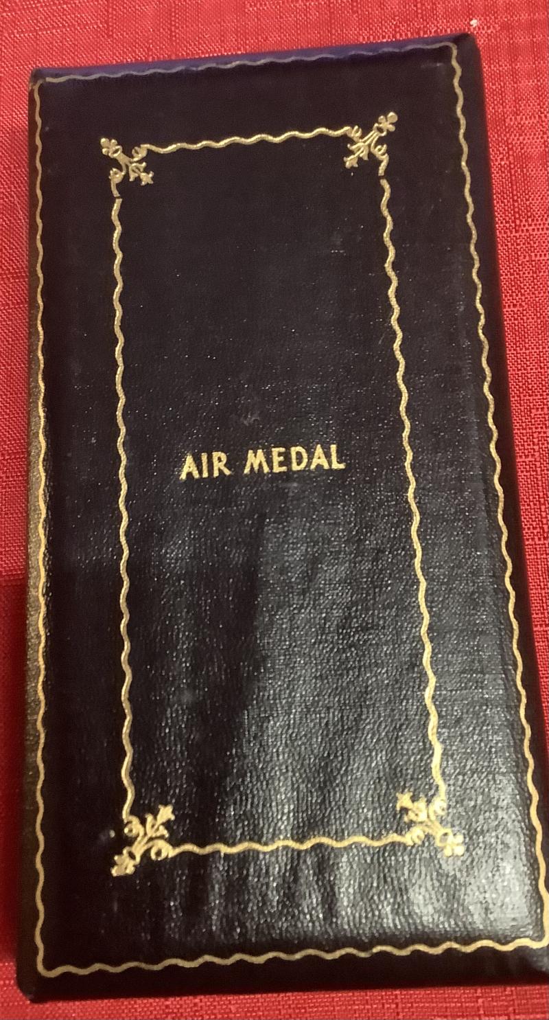 WWII AIR-MEDAL & CASE