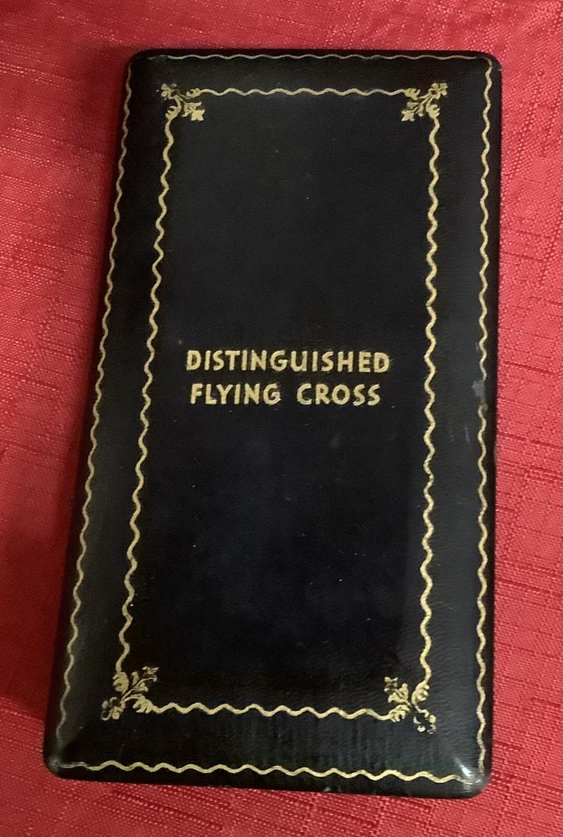 WWII US DISTINGUISH FLYING CROSS MEDAL CASED